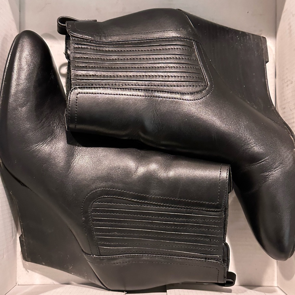 Sam Edelman - Gillian Black Leather Ankle Booties